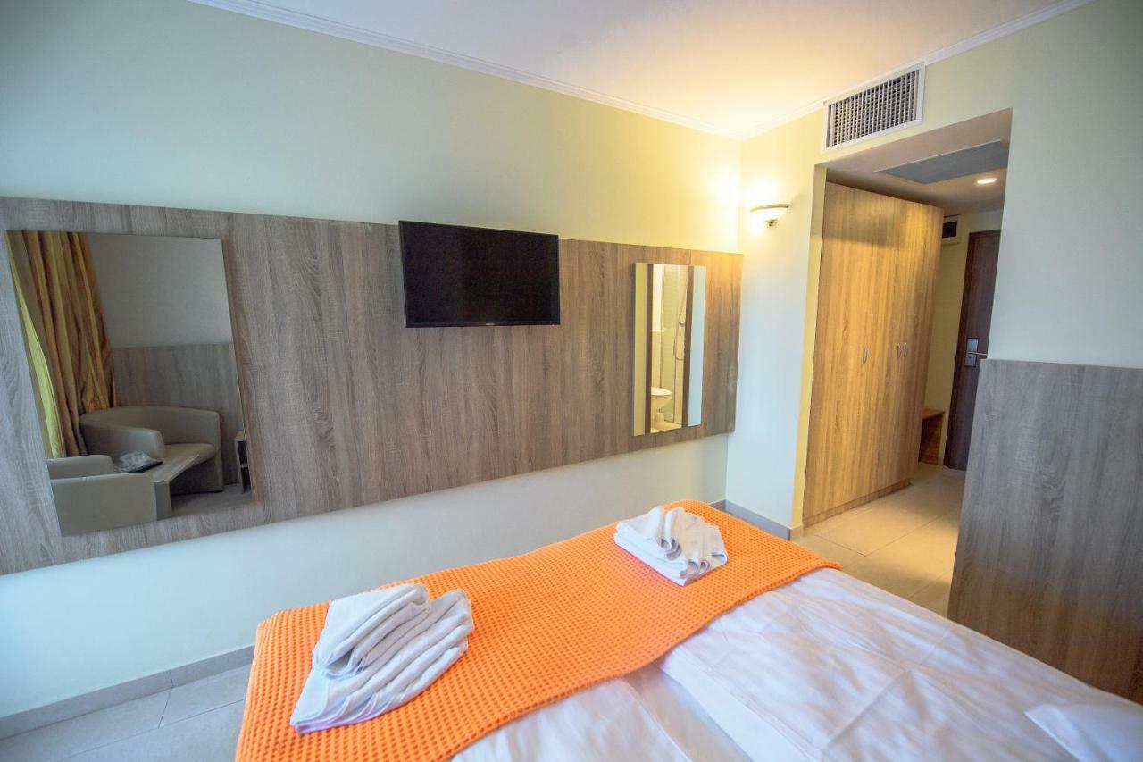 Hotel Piccadilly Mamaia Exteriör bild