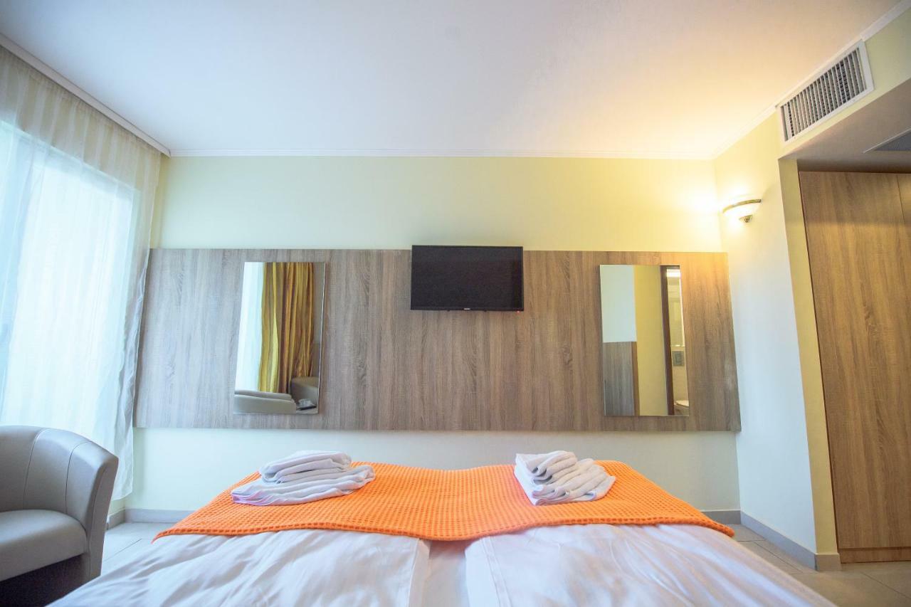 Hotel Piccadilly Mamaia Exteriör bild