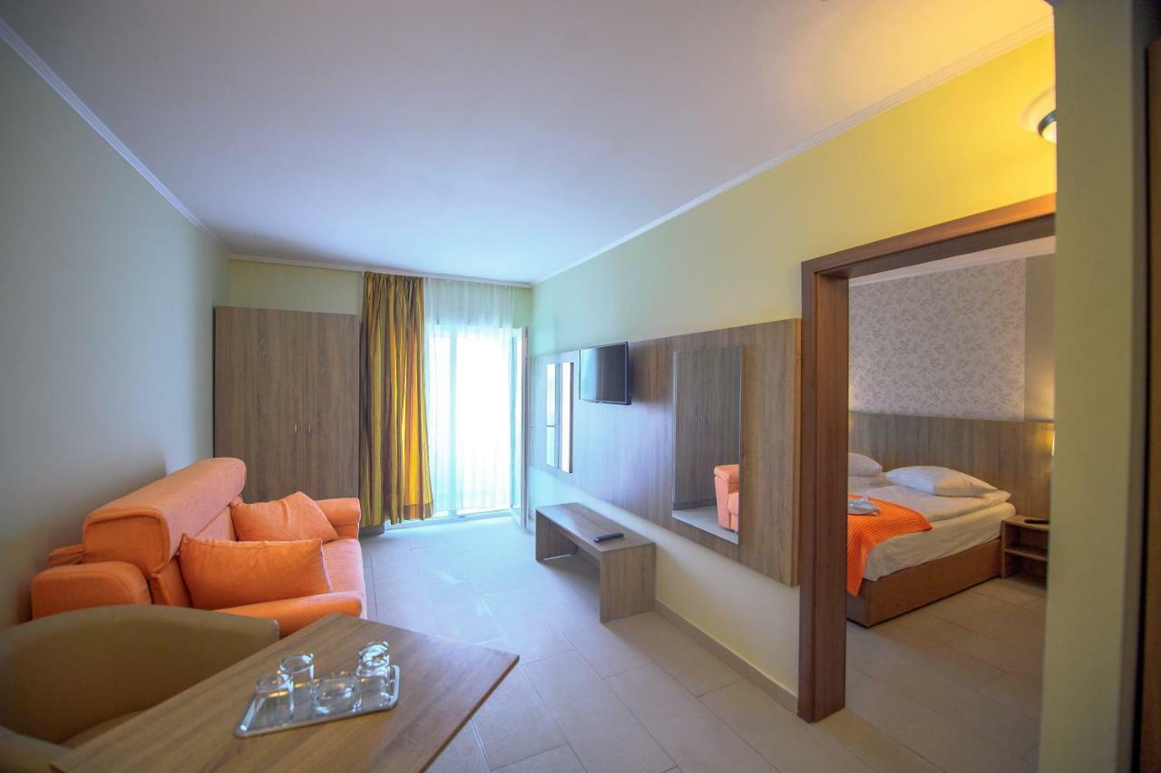 Hotel Piccadilly Mamaia Exteriör bild