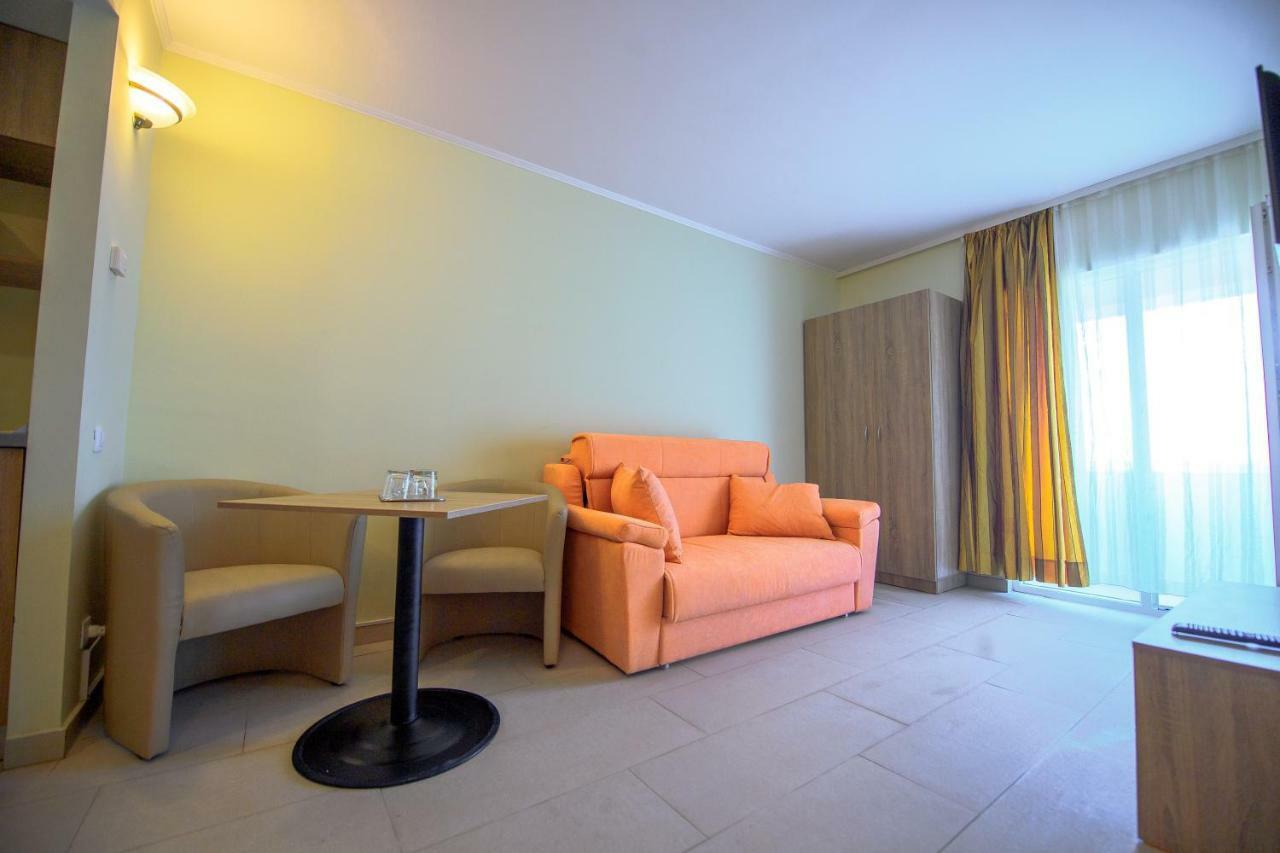 Hotel Piccadilly Mamaia Exteriör bild
