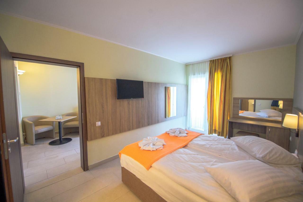 Hotel Piccadilly Mamaia Exteriör bild