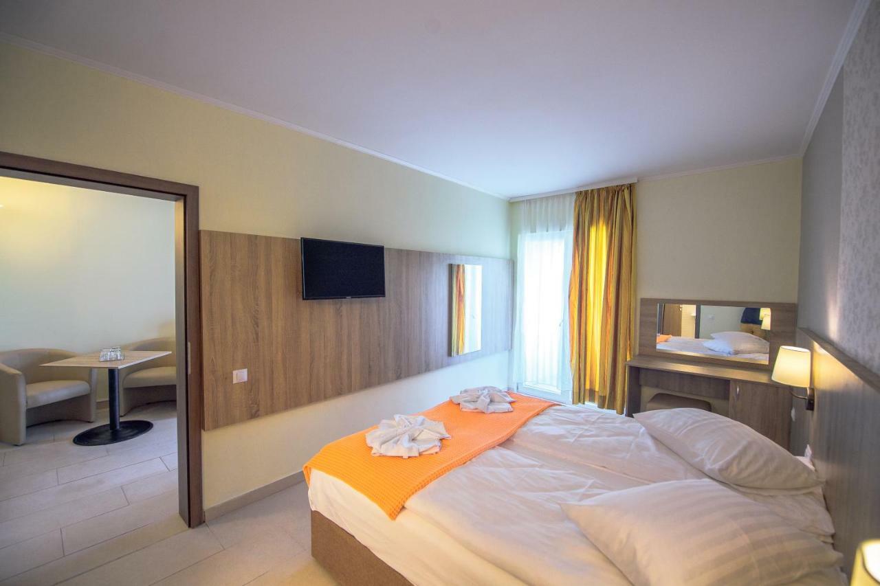 Hotel Piccadilly Mamaia Exteriör bild