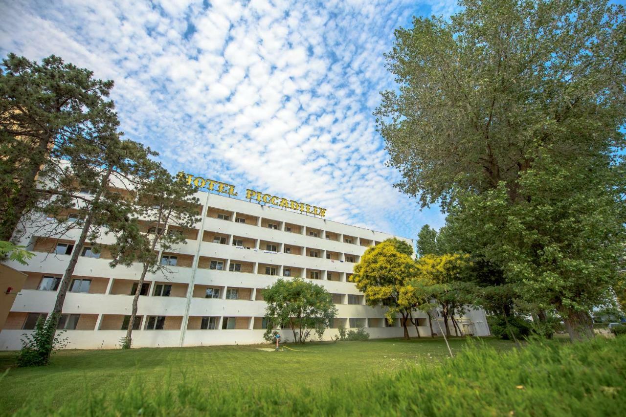 Hotel Piccadilly Mamaia Exteriör bild