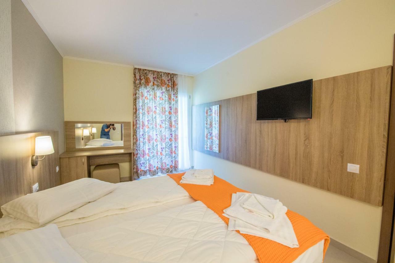 Hotel Piccadilly Mamaia Exteriör bild
