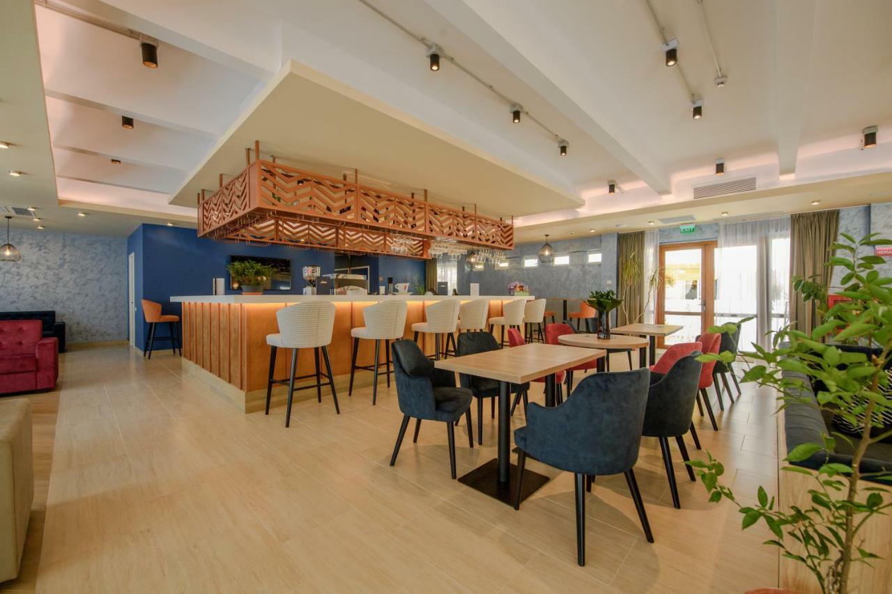 Hotel Piccadilly Mamaia Exteriör bild
