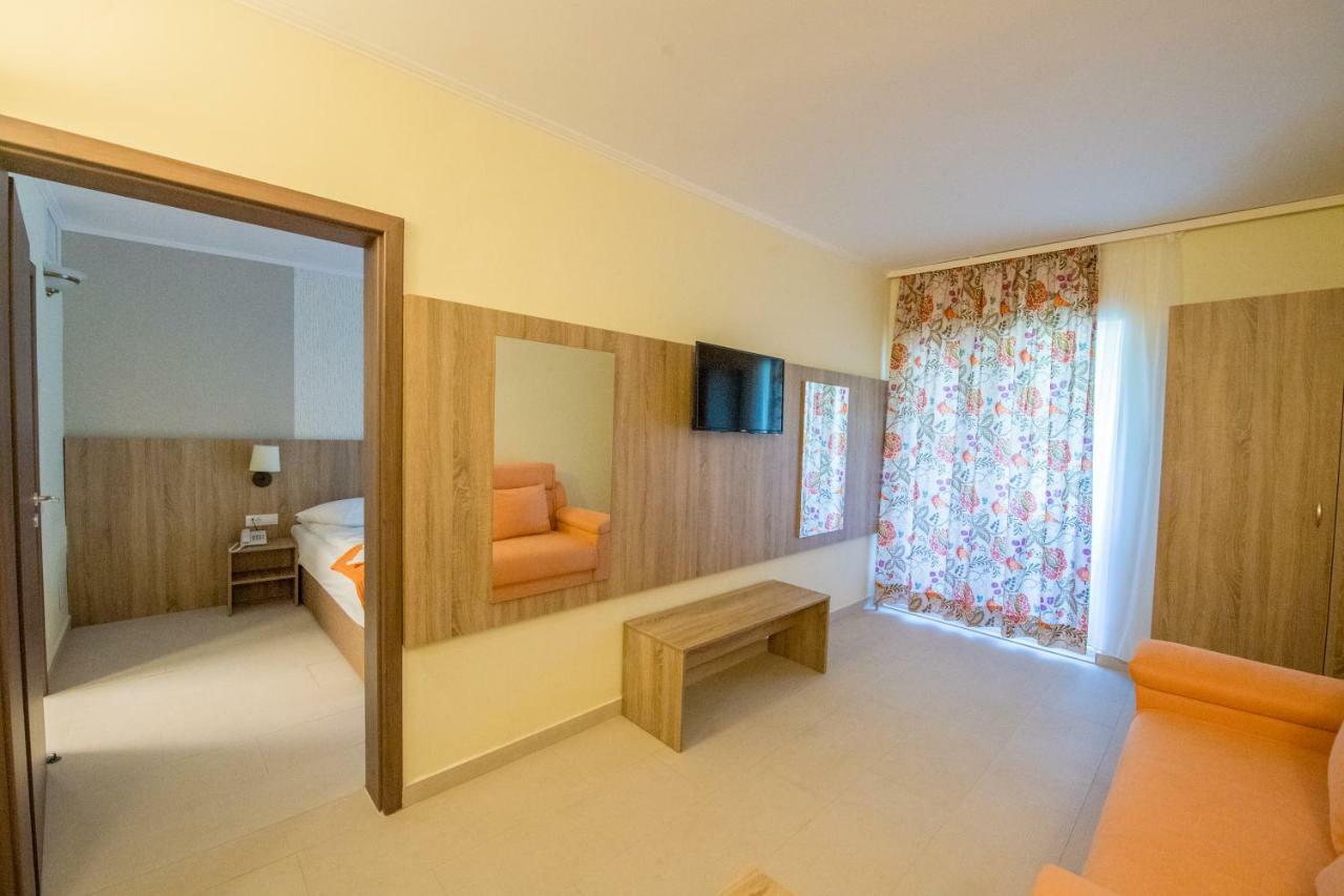 Hotel Piccadilly Mamaia Exteriör bild