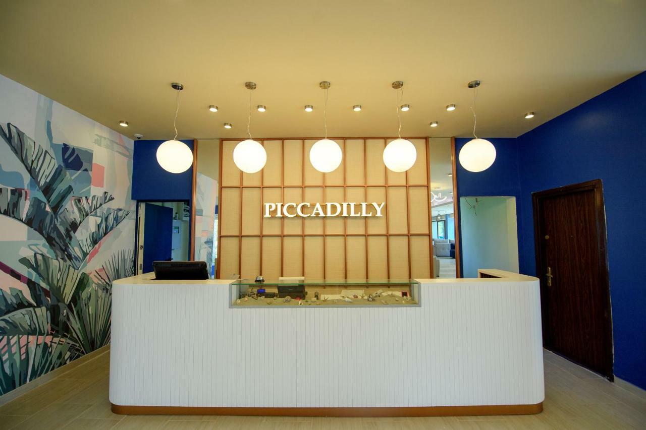 Hotel Piccadilly Mamaia Exteriör bild